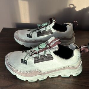 On Cloud Hiking Sneakers